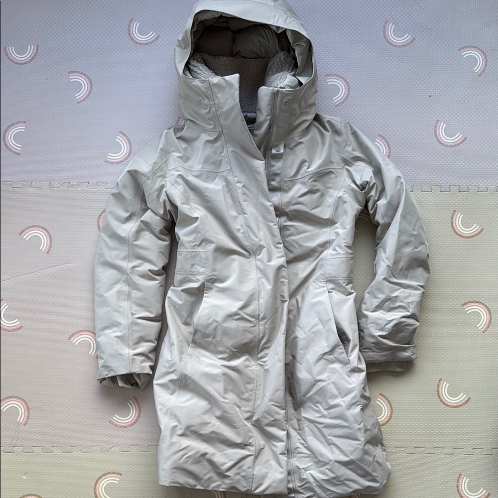 Lululemon Snow Warrior Parka - like new - size 2 Light Gray / Sand winter jacket